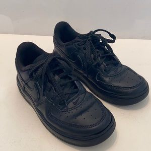 Nike Air Force 1 LE "Black" Preschool Kids…